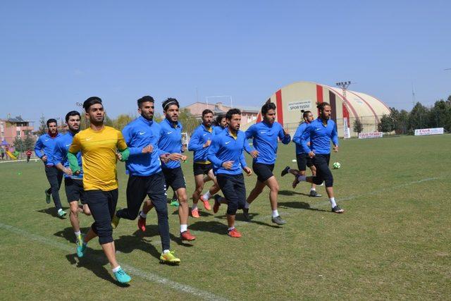 Şuhut Belediye Hisarspor, Kuşadasıspor maçı hazırlıklarını sürdürüyor