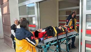 Asans&ouml;r boşluğuna d&uuml;şen 2 kişi yaralandı