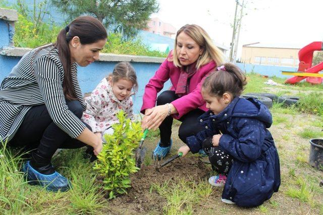 Öğrenciler geleceği yeşillendiriyor