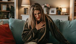 Kalp krizi belirtileri: Bazen bir mide bulantısı, bazen soğuk terleme...