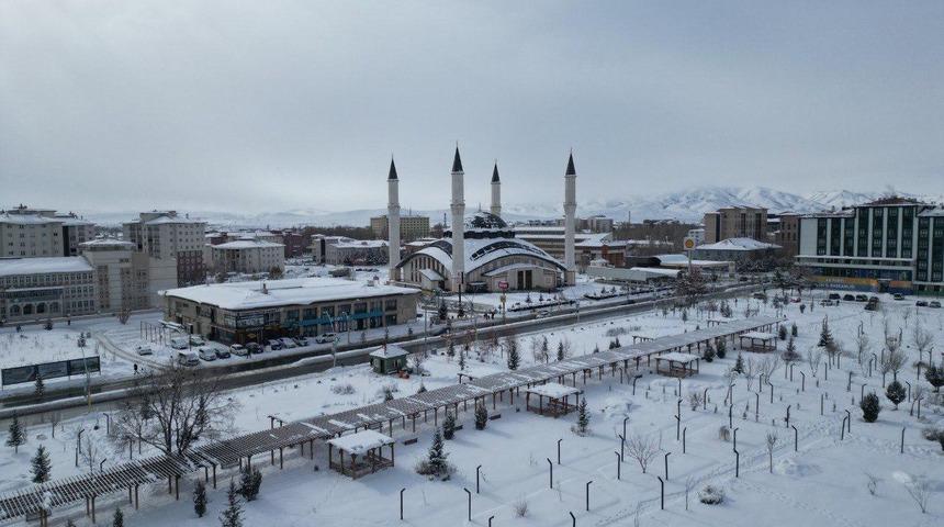 Ağrı'da kar sonrası kartpostallık g&ouml;r&uuml;nt&uuml;ler oluştu