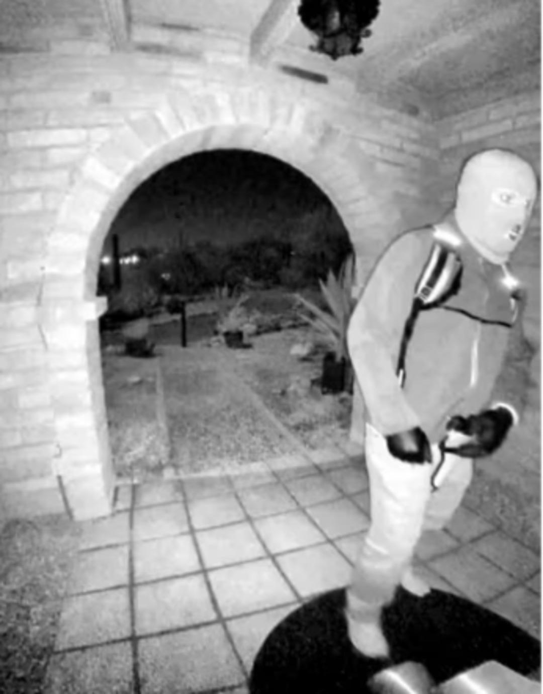 Evde kan, kapıda maskeli ş&uuml;pheli! &Uuml;nl&uuml; sunucunun annesi 15 g&uuml;nd&uuml;r kayıp 2