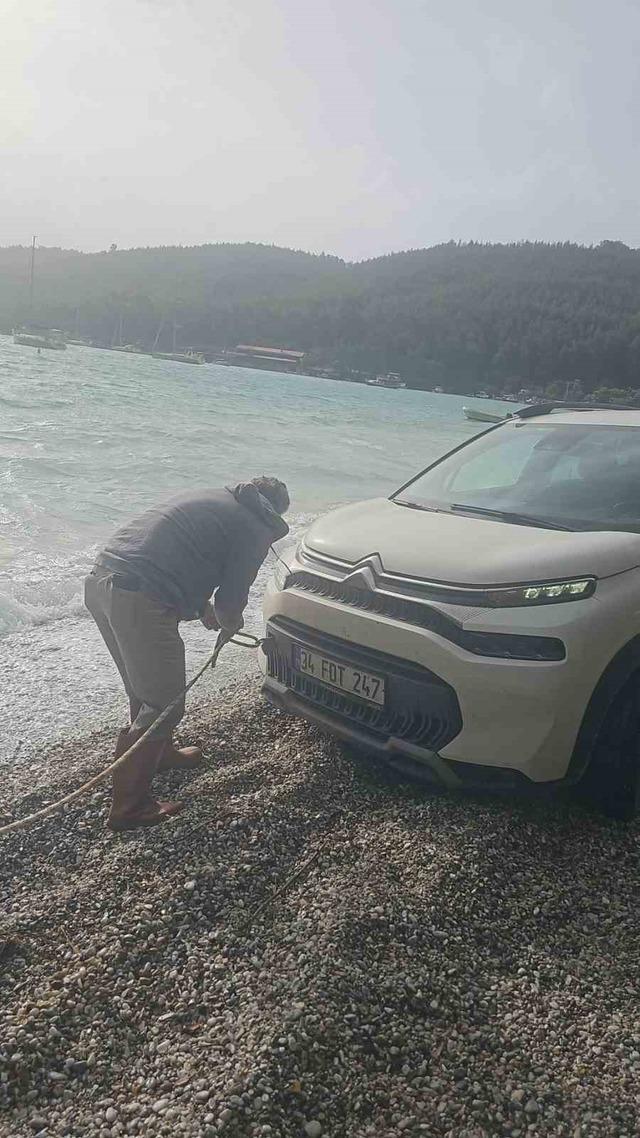 Akbük’te şiddetli fırtına ve sağanak hayatı olumsuz etkiledi 2