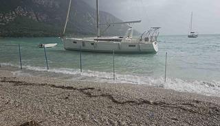 Akb&uuml;k&rsquo;te şiddetli fırtına ve sağanak hayatı olumsuz etkiledi