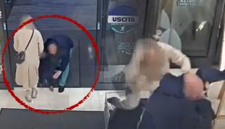 K&uuml;&ccedil;&uuml;c&uuml;k &ccedil;ocuğu annesinin elinden kapıp ka&ccedil;ırmaya &ccedil;alıştı! S&uuml;permarkette ailenin yaşadığı dehşet kamerada