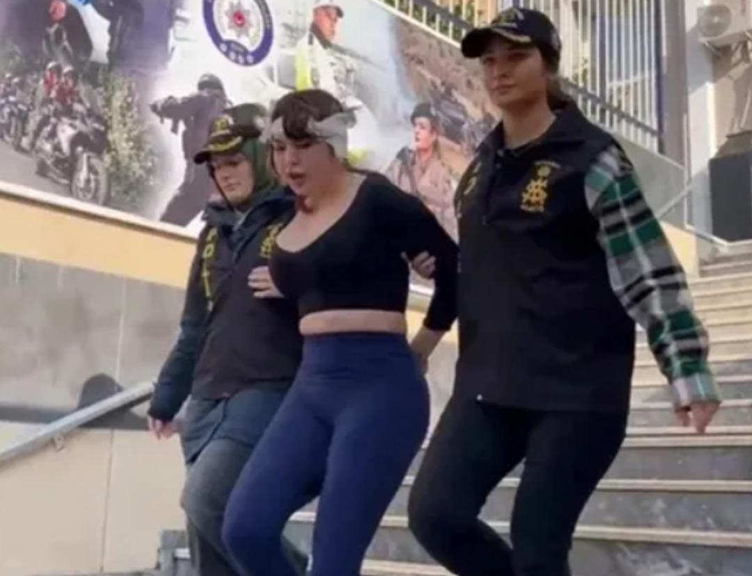 &Uuml;cret karışığı &ouml;zel fotoğraf ve video... OnlyFans operasyonunda yeni gelişme! G&ouml;zaltında g&ouml;r&uuml;nt&uuml;lendiler 1