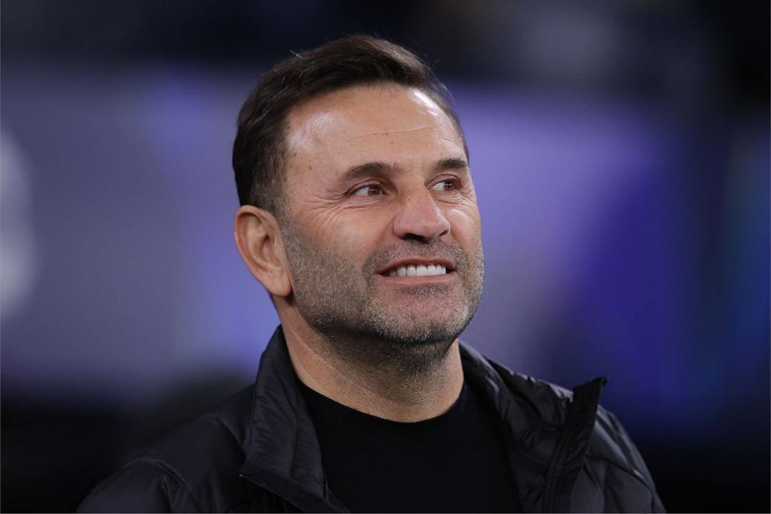 Okan Buruk tan Hakan &Ccedil;alhanoğlu i&ccedil;in olay mesaj! "Onu kollarımızı a&ccedil;arak bekliyoruz" 1