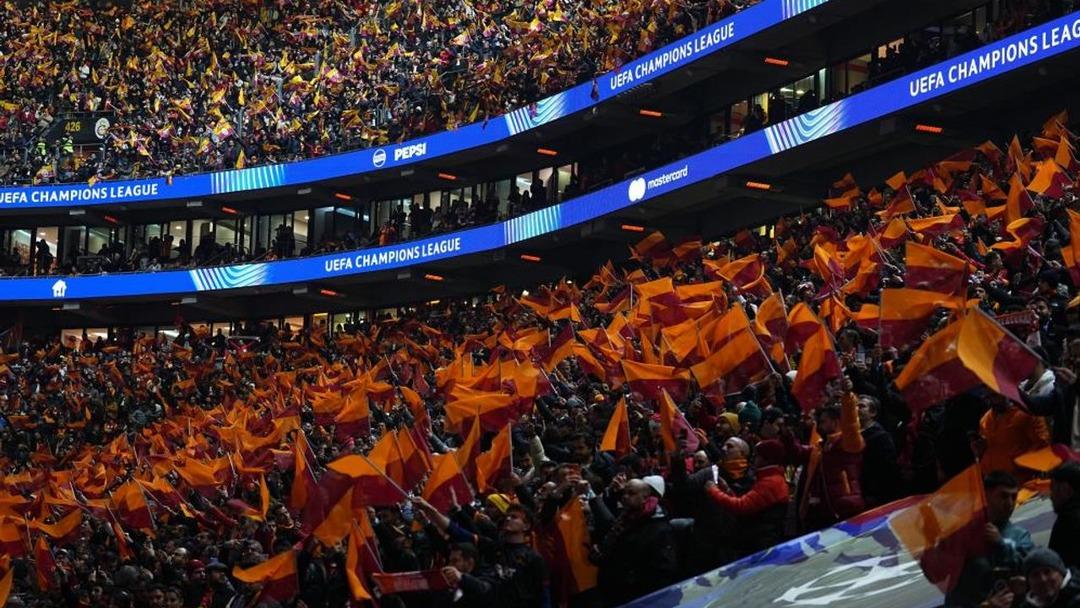 Okan Buruk tan Hakan &Ccedil;alhanoğlu i&ccedil;in olay mesaj! "Onu kollarımızı a&ccedil;arak bekliyoruz" 2