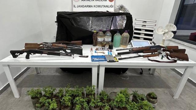 Alanya'da uyuşturucu operasyonu: Sıvı metamfetamin ve kenevir ele geçirildi