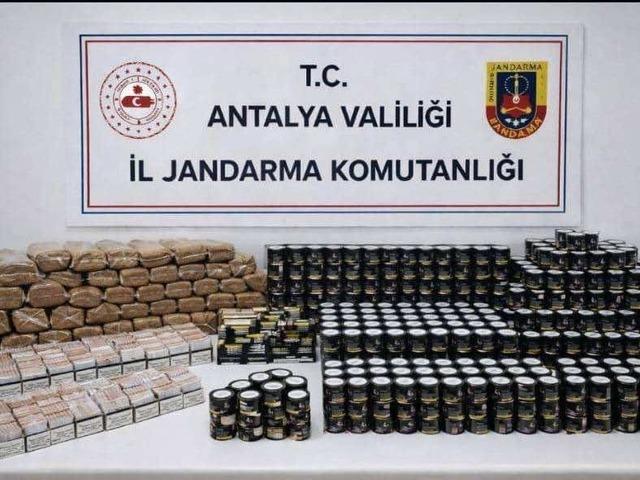 Alanya'da jandarmadan ka&ccedil;ak t&uuml;t&uuml;n operasyonu