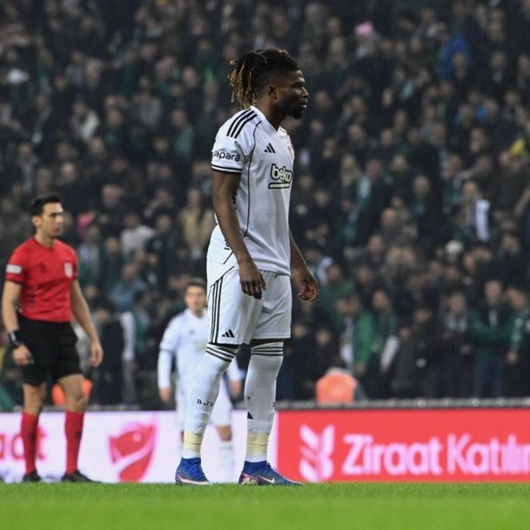 Beşiktaş a El Bilal Toure den k&ouml;t&uuml; haber! Siyah-beyazlılar resmen yıkıldı 1