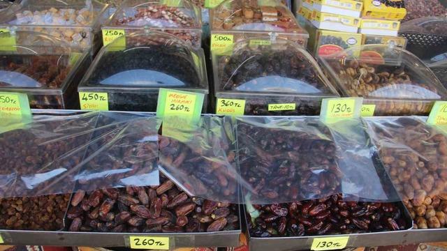 Tarihi çarşıda Ramazan yoğunluğu