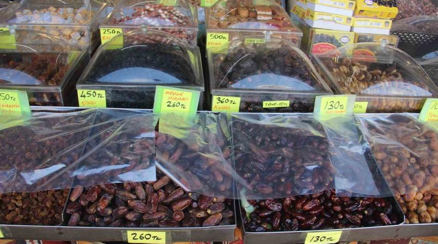 Tarihi &ccedil;arşıda Ramazan yoğunluğu