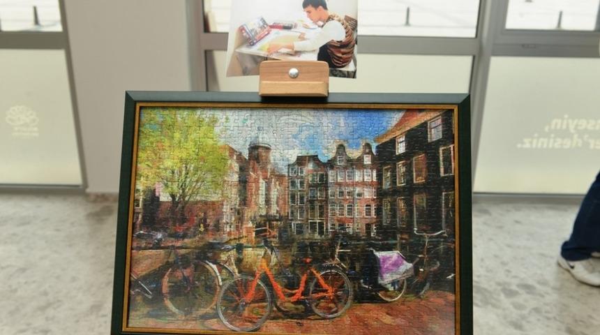 Otizmli Mert&rsquo;in ilk sergisi Nil&uuml;fer&rsquo;de