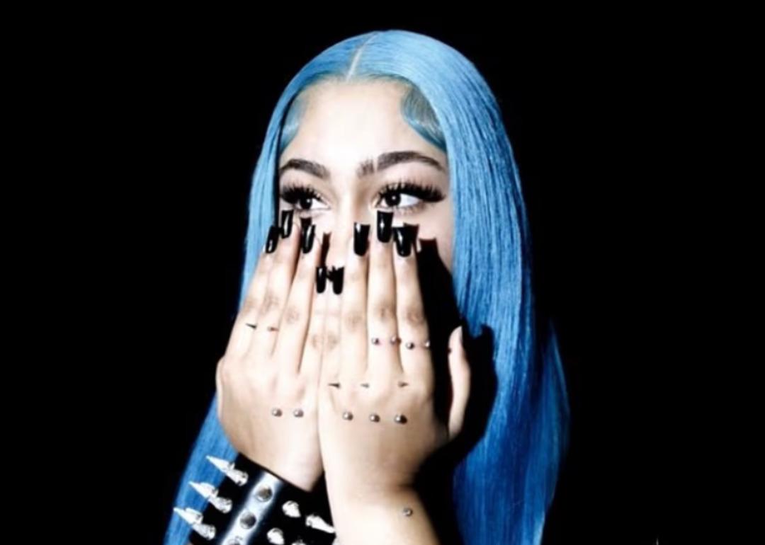 Y&uuml;z&uuml;k gibi taktı: Riski &ccedil;ok b&uuml;y&uuml;k! Kim Kardashian ın kızı North un korkun&ccedil; yeni stili 2