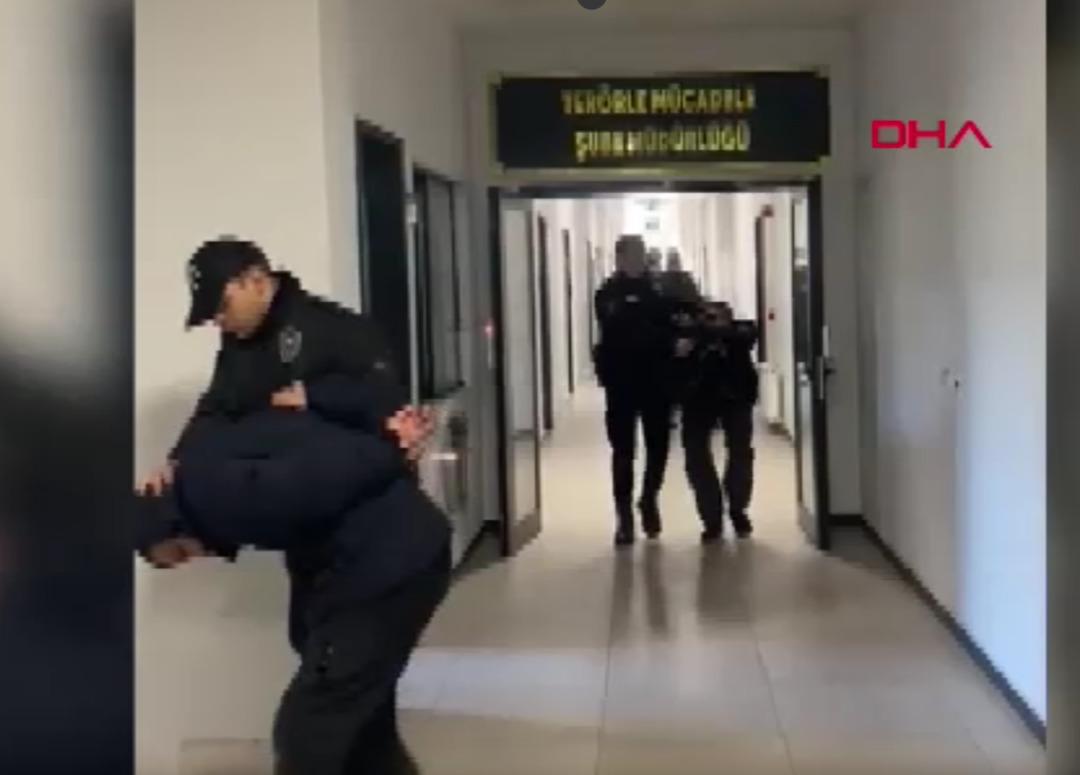 Kocaeli de adliyeden altın ve d&ouml;vizler kayboldu! 4 ayda 2 kilo altın ile 6 bin 400 dolar &ccedil;aldı 1