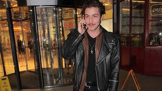 Boran Kuzum siyahlar içinde