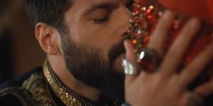 Gerdek sahnesi tepki &ccedil;ekti! 'Rezalet' 