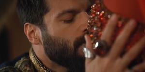 Gerdek sahnesi tepki &ccedil;ekti! 'Rezalet' 