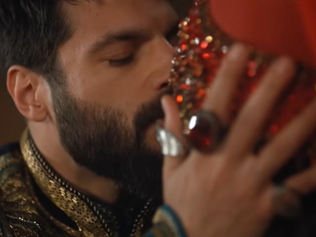 Gerdek sahnesi tepki &ccedil;ekti! 'Rezalet' 