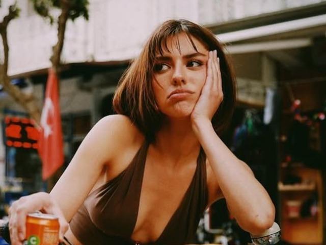 Aşka geldi! &Ccedil;ağatay Ulusoy ile dudak dudağa...