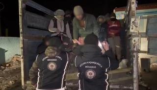Kars&rsquo;ta g&ouml;&ccedil;men ka&ccedil;ak&ccedil;ılığı operasyonu: 19 d&uuml;zensiz g&ouml;&ccedil;men yakalandı