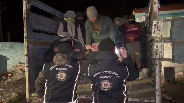 Kars’ta göçmen kaçakçılığı operasyonu: 19 düzensiz göçmen yakalandı