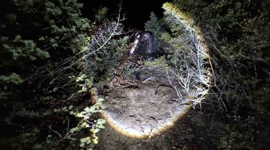 Kastamonu&rsquo;da otomobil u&ccedil;uruma yuvarlandı: 1 &ouml;l&uuml;, 2 yaralı