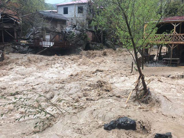 Yahyalı'yı sel ve heyelan vurdu (2)