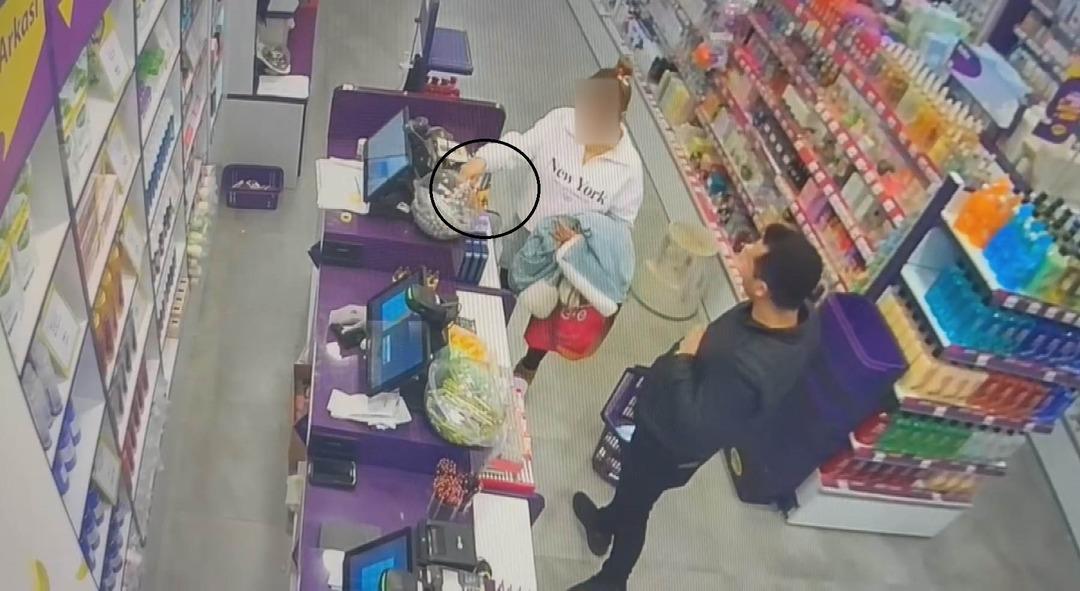 Anne, baba ve kızlarından kozmetik marketten 1 milyon 200 bin TL lik hırsızlık! 3