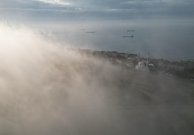 Tekirdağ da sis ara&ccedil; trafiğini olumsuz etkiledi 5