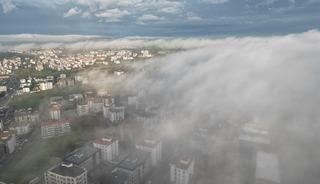 Tekirdağ'da sis ara&ccedil; trafiğini olumsuz etkiledi