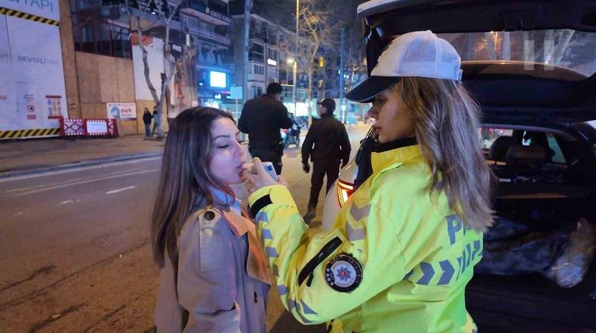 Kadık&ouml;y&rsquo;de trafik magandalarına ceza yağdı