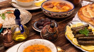 Sahurda tok tutan besinleri a&ccedil;ıkladı: Sağlıklı iftar sofrası nasıl kurulur?