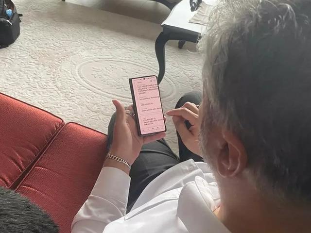 Hesabına 426 bin lira gelmiş, kuyumcu da banka da &ccedil;aresiz bırakmıştı... O paranın sahibi bulundu