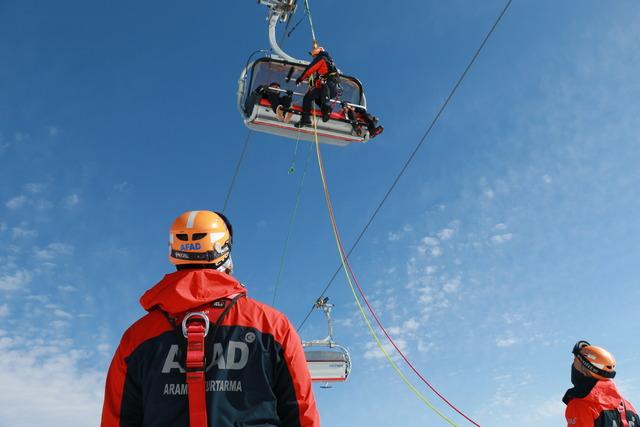 Yıldız Dağı nda &ccedil;ığ ve kurtarma tatbikatı yapıldı 4