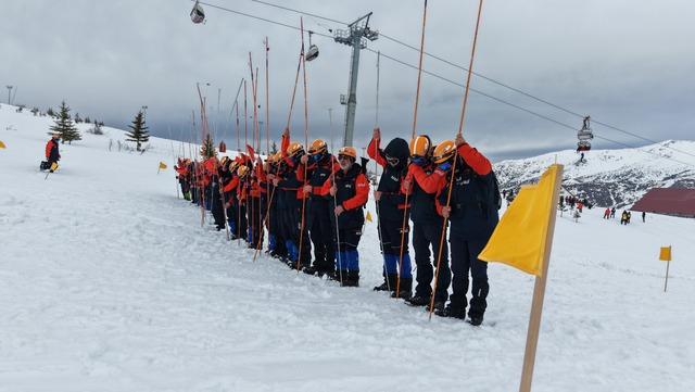 Yıldız Dağı nda &ccedil;ığ ve kurtarma tatbikatı yapıldı 3