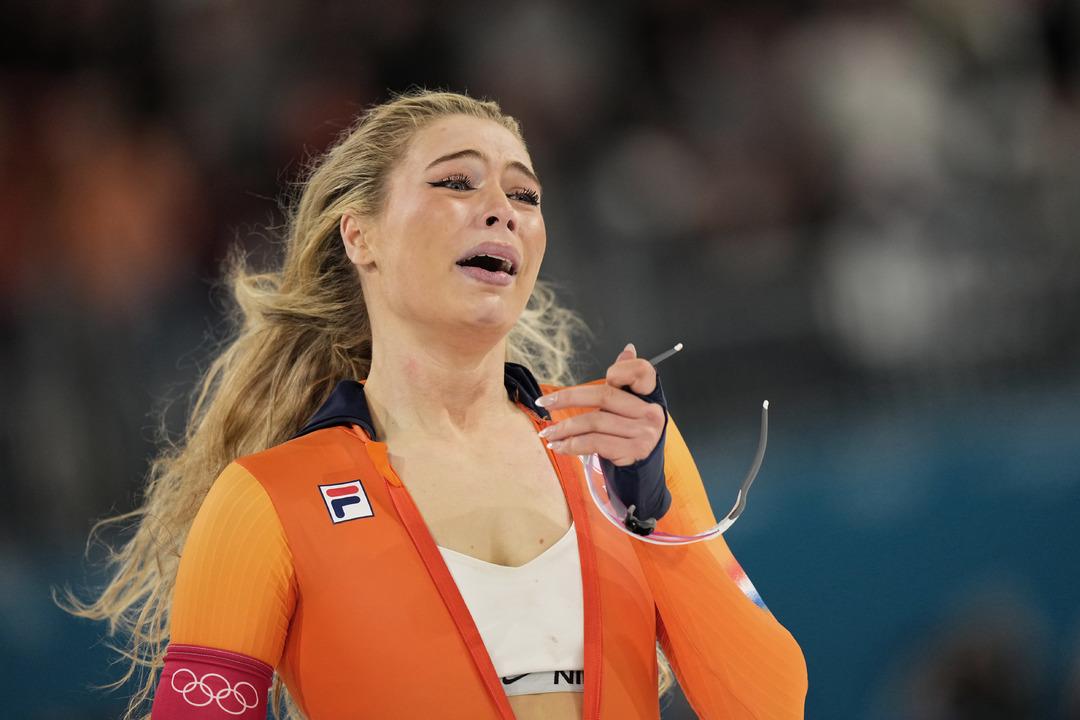 Fermuarı a&ccedil;ışı 1 milyon dolar... Herkes patenci Jutte Leerdam ı konuşuyor! Olimpiyat a damga vuran an 3