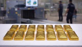 Kayıp k&uuml;l&ccedil;e altın polisin cebinden &ccedil;ıktı... Kiloyla r&uuml;şvet almış!