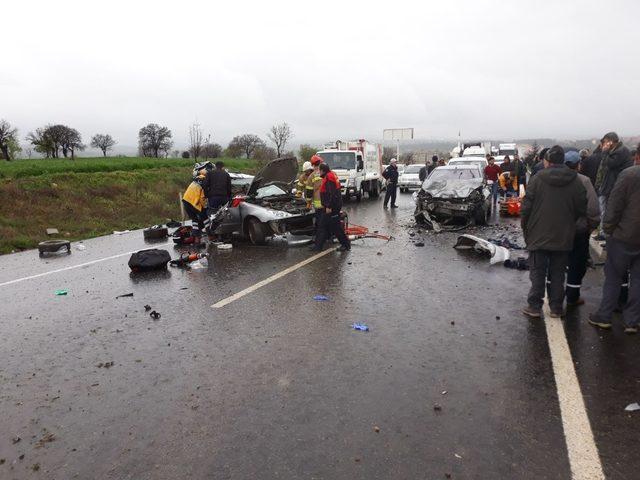 Uşak’ta zincirleme trafik kazası: 3 ölü, 3 yaralı