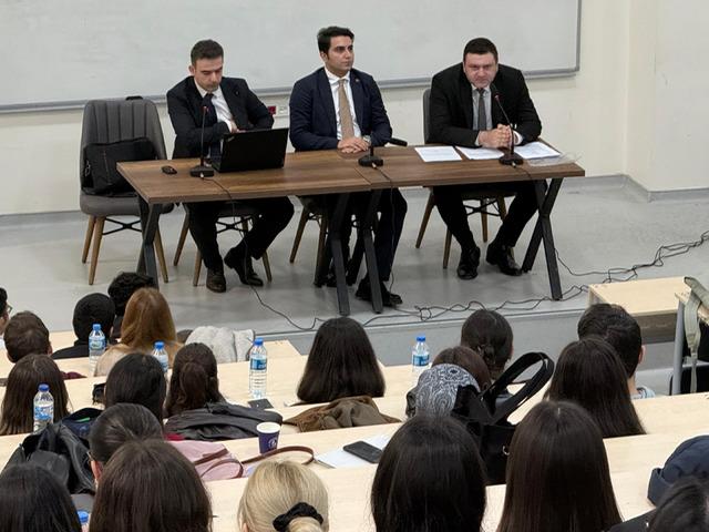 &Uuml;niversitelilere net uyarı: IBAN veren yanar!