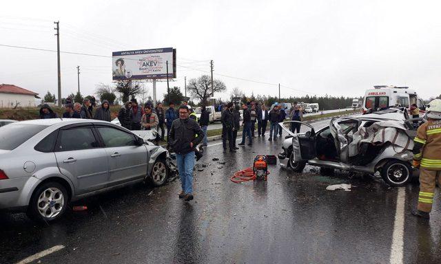 Refüjü aşan otomobil iki otomobille çarpıştı: 3 ölü, 3 yaralı