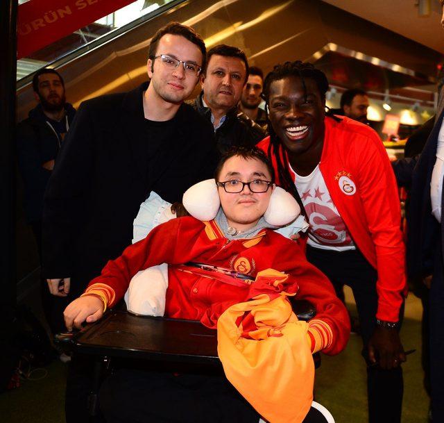 Bafetimbi Gomis taraftarlarla buluştu