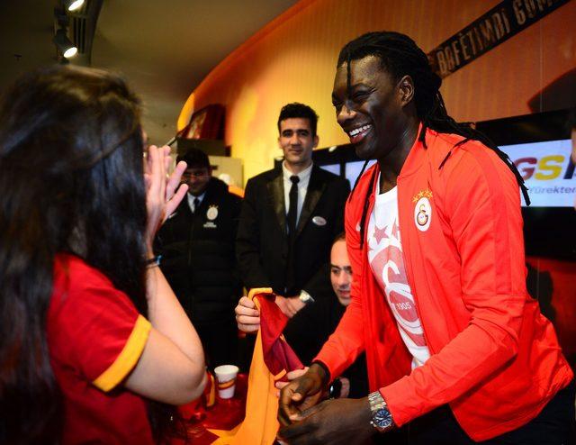 Bafetimbi Gomis taraftarlarla buluştu