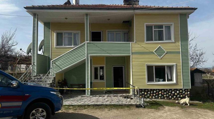 Babasını bı&ccedil;aklayarak &ouml;ld&uuml;ren ş&uuml;pheli tutuklandı