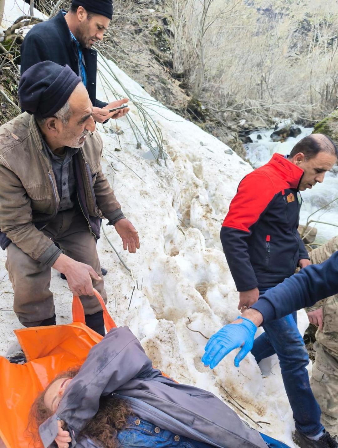 Bitlis te otomobil u&ccedil;uruma yuvarlandı: 3 &ouml;l&uuml; 5 ağır yaralı 2