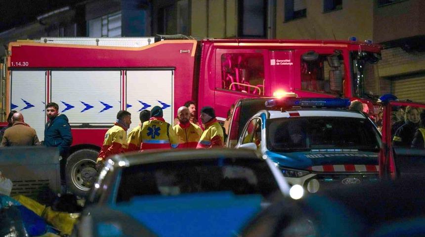 İspanya&rsquo;da bina yangını: 5 &ouml;l&uuml;