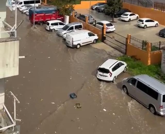 Kısa süren yağmur hayatı felç etti 1
