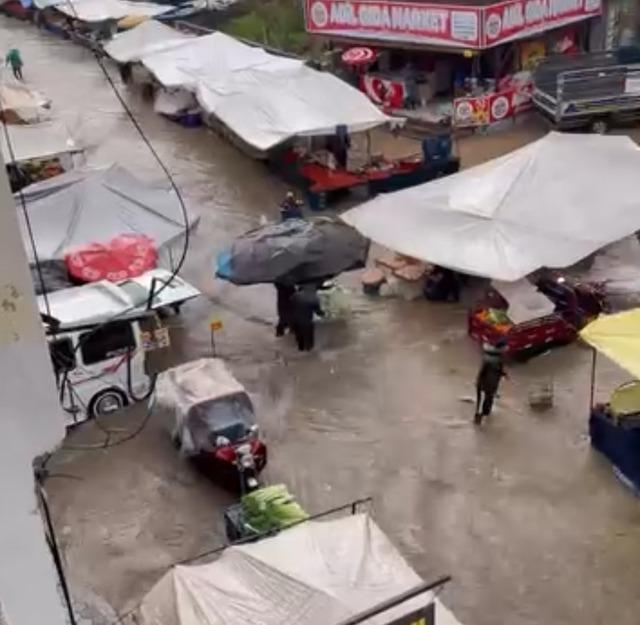 Kısa süren yağmur hayatı felç etti 2