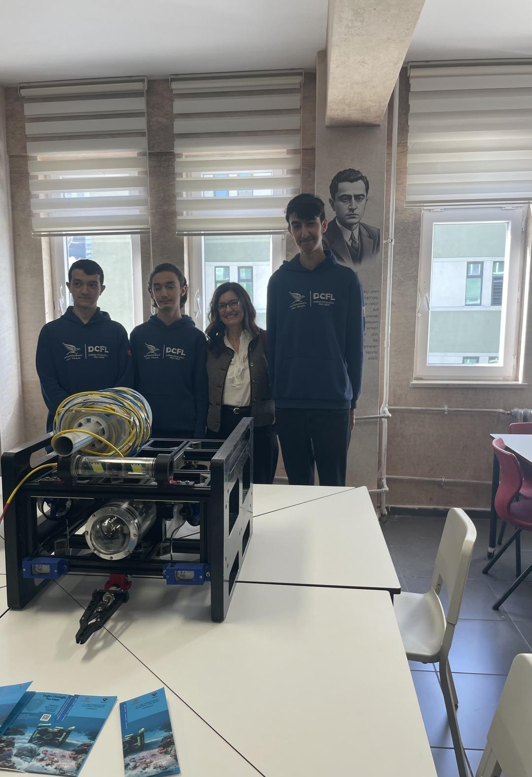 Doğan C&uuml;celoğlu &ouml;l&uuml;m&uuml;n&uuml;n 5&rsquo;inci yılında adını taşıyan lisede anıldı!  2